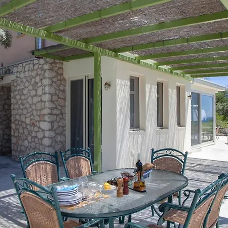 With Sea Access Вилла