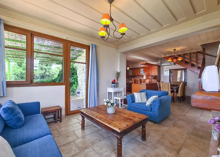 Villa With Sea Access